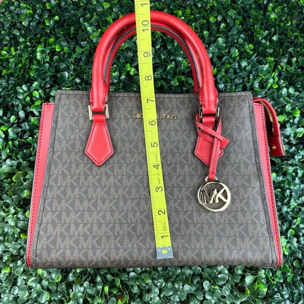MICHAEL KORS HOPE MEDIUM MESSENGER Signature Satchel